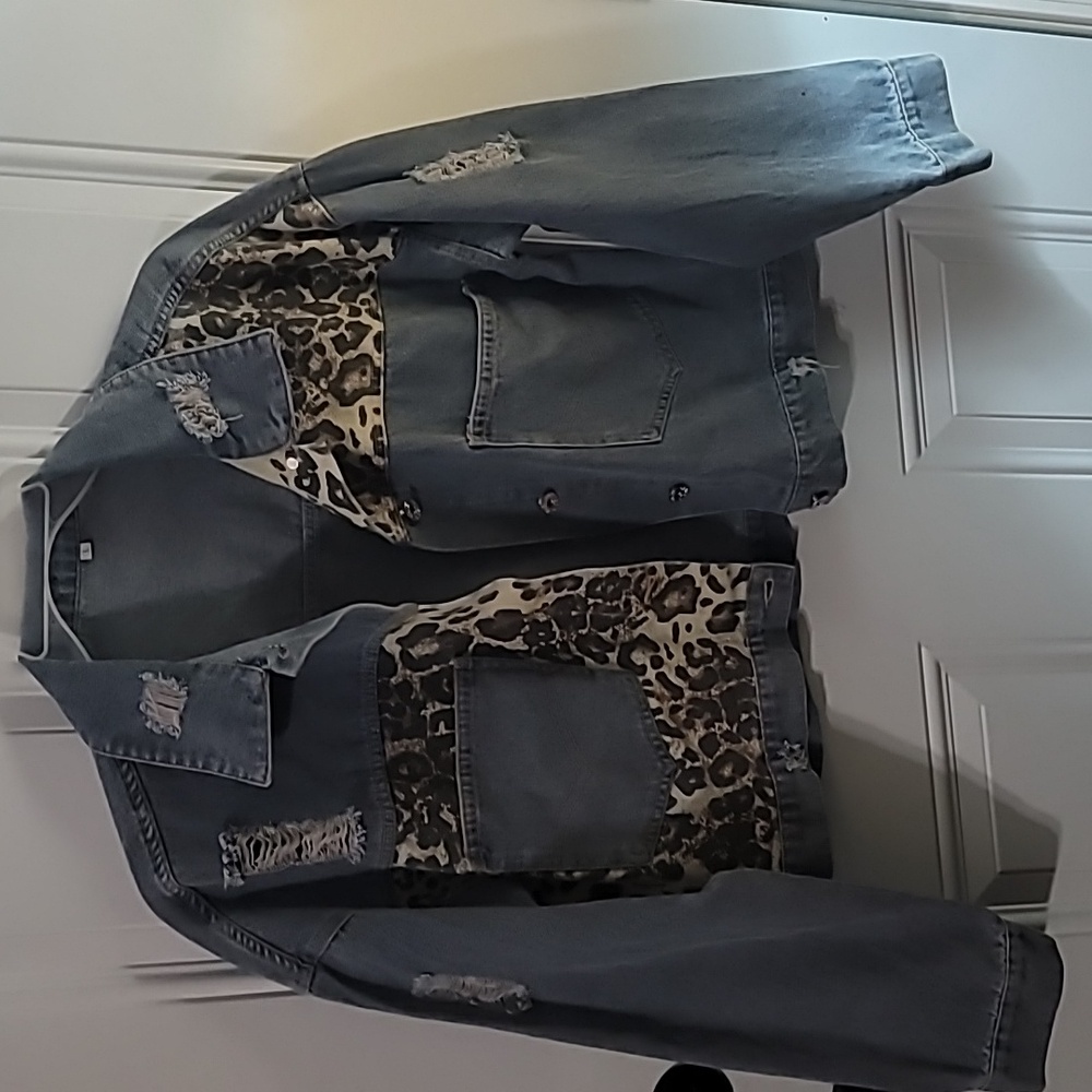 Leopard Print Denim Jacket - Picture 5 of 13